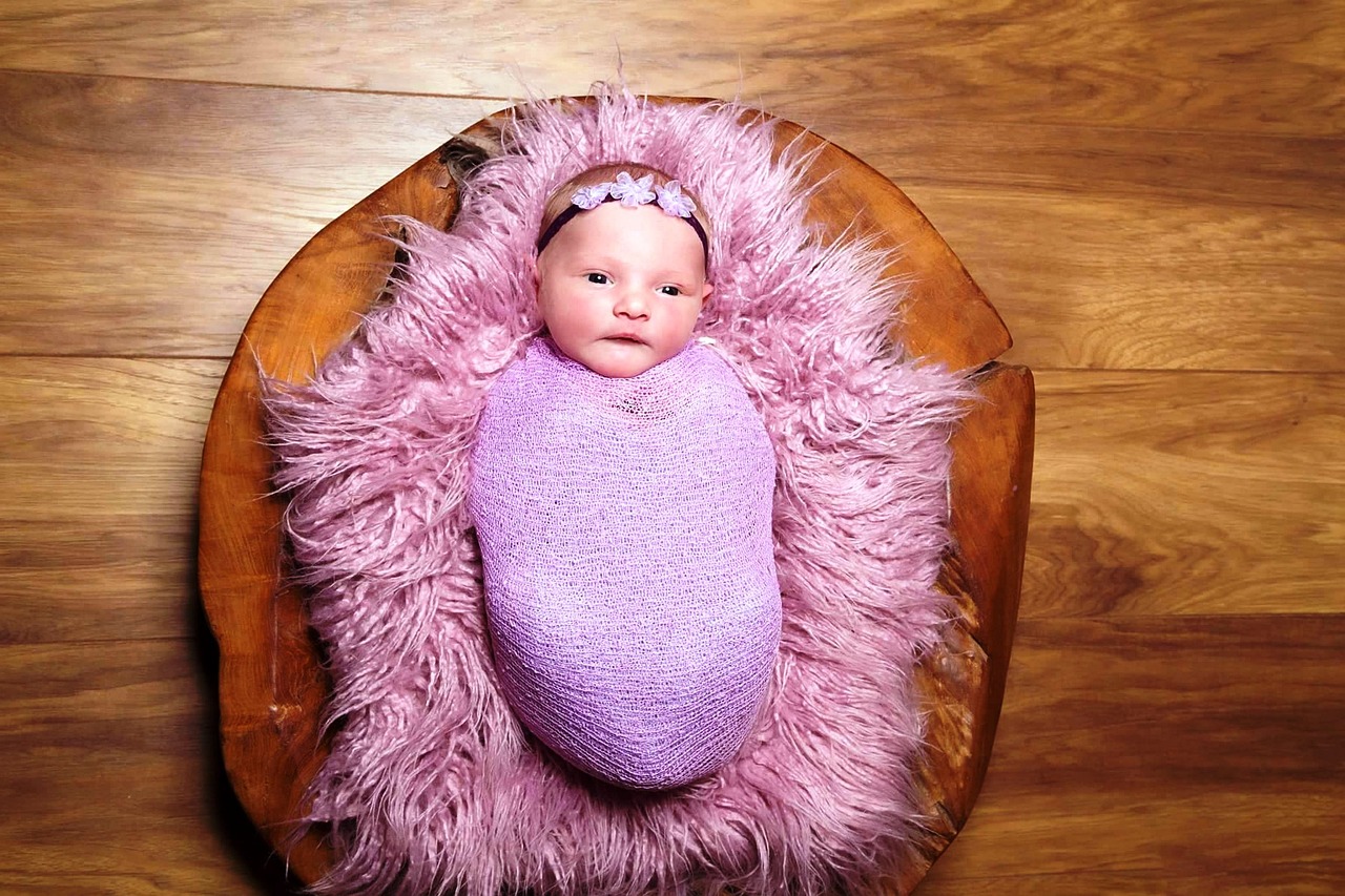 女生左手中指戴戒指的深层含义与解读